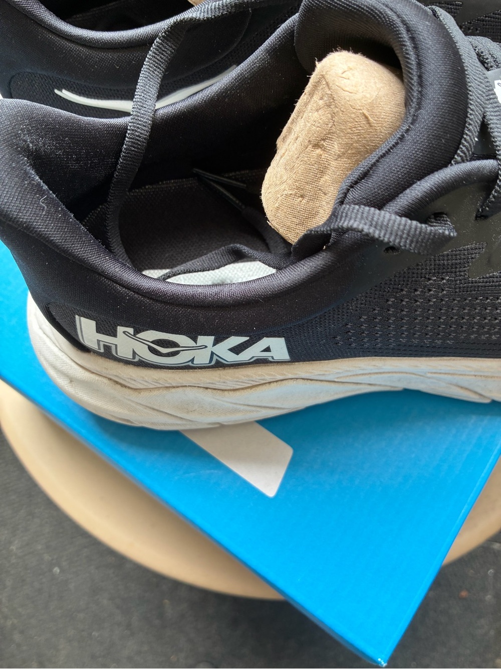 Hoka Women’s Arahi 7 sneakers - Picture 2 of 6